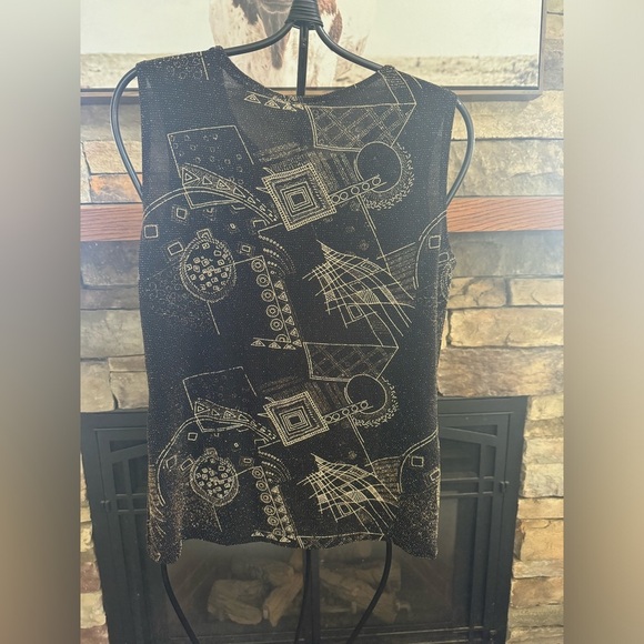 Brochure tank with some bling!💍 - Picture 2 of 5